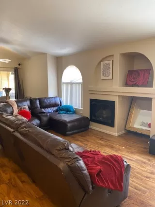 Photo #4: 2376577 Listing