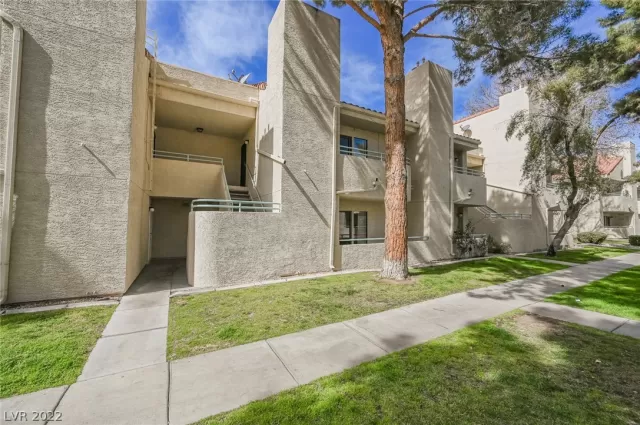 MLS: 2376581 Condo For Sale