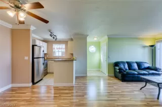 Photo #4: 2376584 Listing