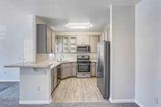 Photo #6: 2376628 Listing