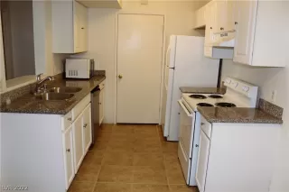 Photo #5: 2376723 Listing