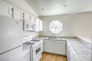 Photo #2: 2376742 Listing 