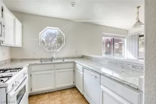 Photo #3: 2376742 Listing 