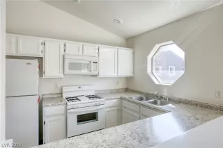 Photo #4: 2376742 Listing 