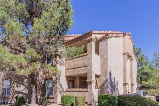 MLS: 2376754 Condo For Sale