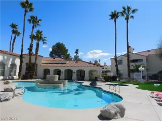 Photo #5: 2376778 Listing