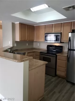 Photo #5: 2376831 Listing 