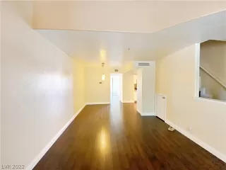 Photo #5: 2376835 Listing 