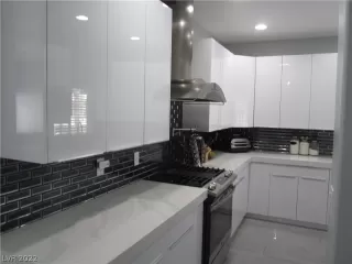 Photo #6: 2376840 Listing