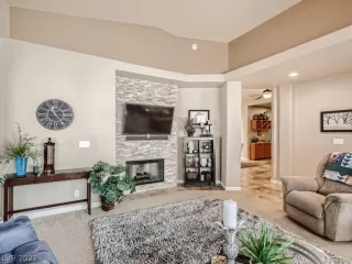 Photo #5: 2376857 Listing