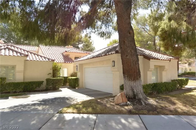 MLS: 2376902 Condo For Sale