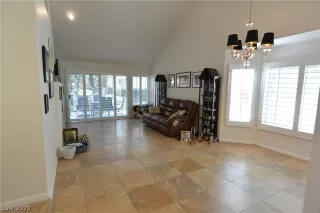 Photo #3: 2376902 Listing