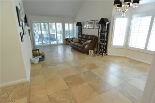 Photo #4: 2376902 Listing