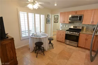 Photo #6: 2376902 Listing