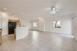 Photo #3: 2376912 Listing