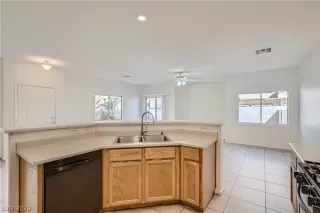 Photo #6: 2376912 Listing