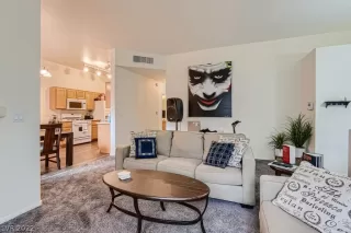 Photo #6: 2376917 Listing