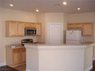 Photo #5: 2376929 Listing 