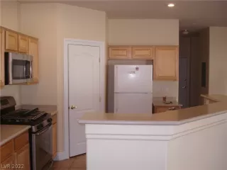 Photo #6: 2376929 Listing 