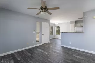 Photo #4: 2376938 Listing