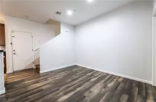 Photo #4: 2376942 Listing 