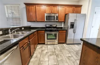 Photo #5: 2376942 Listing 