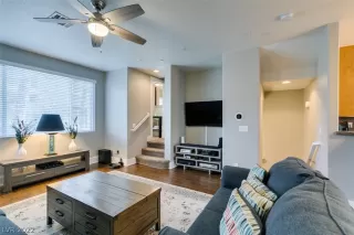 Photo #4: 2376943 Listing