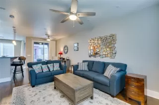 Photo #5: 2376943 Listing