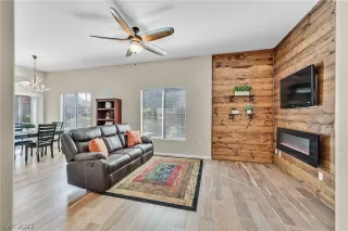 Photo #3: 2376970 Listing