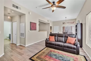 Photo #4: 2376970 Listing