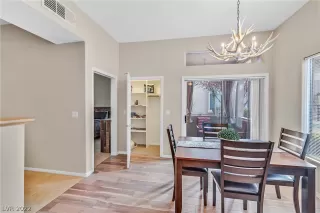 Photo #6: 2376970 Listing