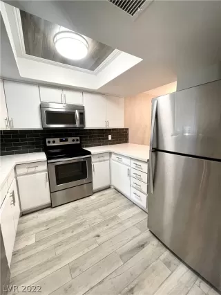 Photo #3: 2376984 Listing 