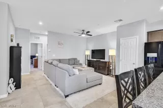 Photo #3: 2377005 Listing