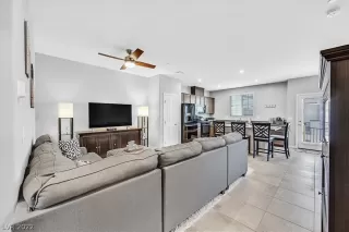 Photo #4: 2377005 Listing