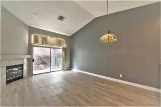 Photo #5: 2377018 Listing