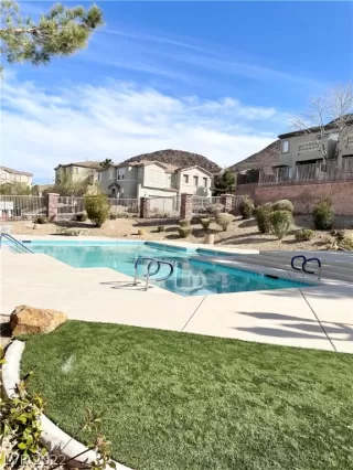 Photo #2: 2377045 Listing