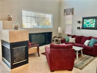 Photo #4: 2377045 Listing