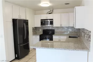 Photo #3: 2377047 Listing