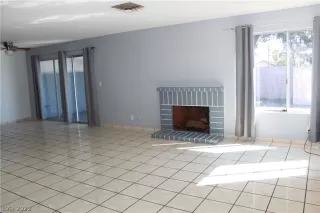 Photo #5: 2377047 Listing