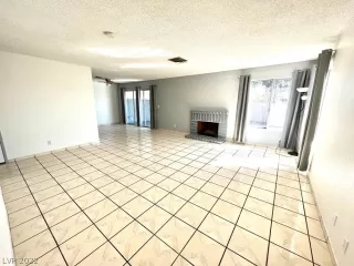 Photo #6: 2377047 Listing