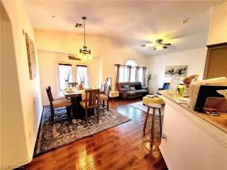 Photo #5: 2377056 Listing 