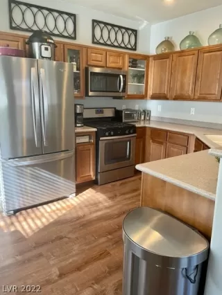 Photo #2: 2377057 Listing