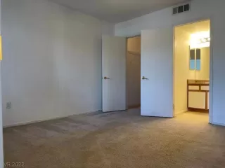 Photo #5: 2377088 Listing 