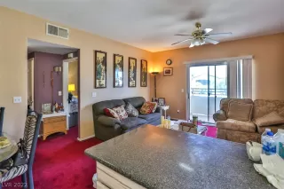 Photo #4: 2377093 Listing