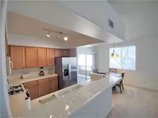 Photo #5: 2377095 Listing 