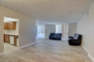 Photo #2: 2377121 Listing