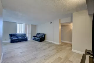 Photo #3: 2377121 Listing