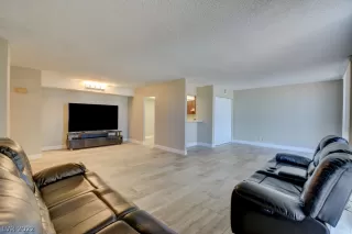 Photo #4: 2377121 Listing