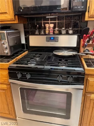 Photo #3: 2377127 Listing