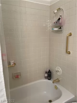 Photo #5: 2377127 Listing